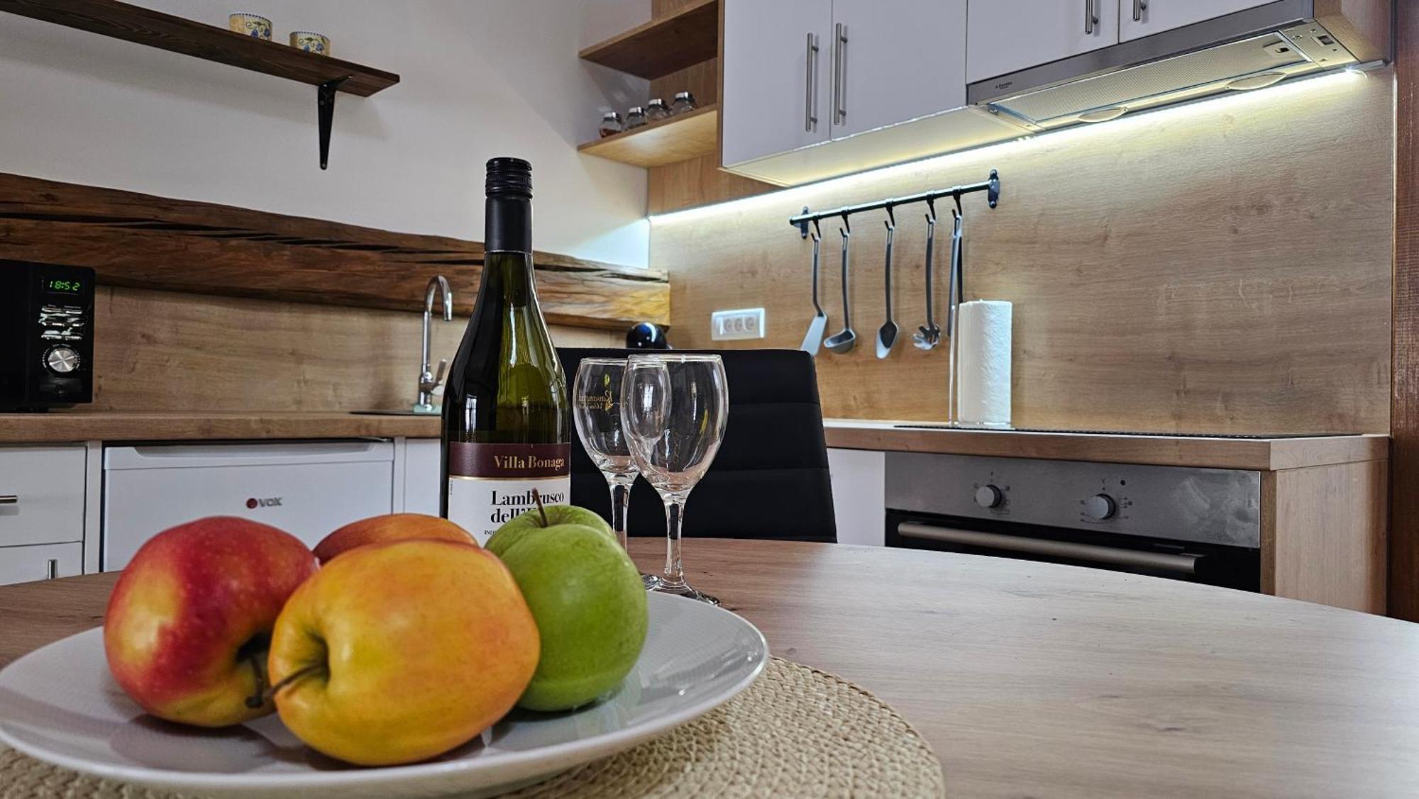 Apartments Beck - Super Central سومبور المظهر الخارجي الصورة